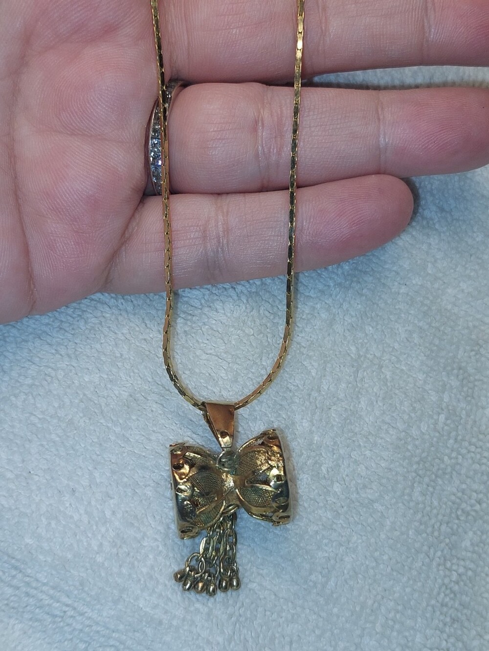 Goldtone Bow / Drum Pendant Necklace - Elegant Women's Jewelry